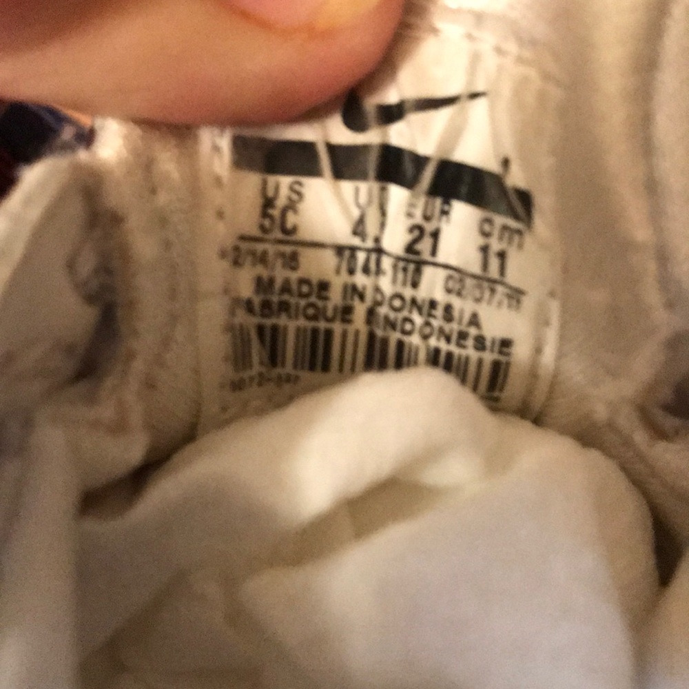 Sneaker - Picture 6 of 6